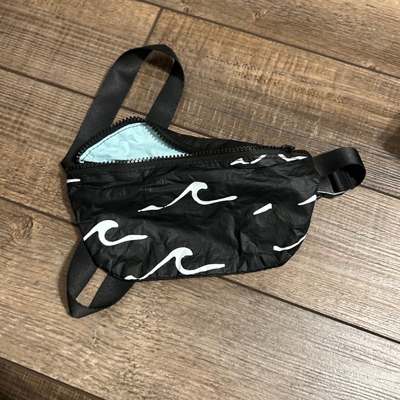 Aloha Collection Wave Hip Pack/ Fanny Pack seaside - Picture 1 of 3
